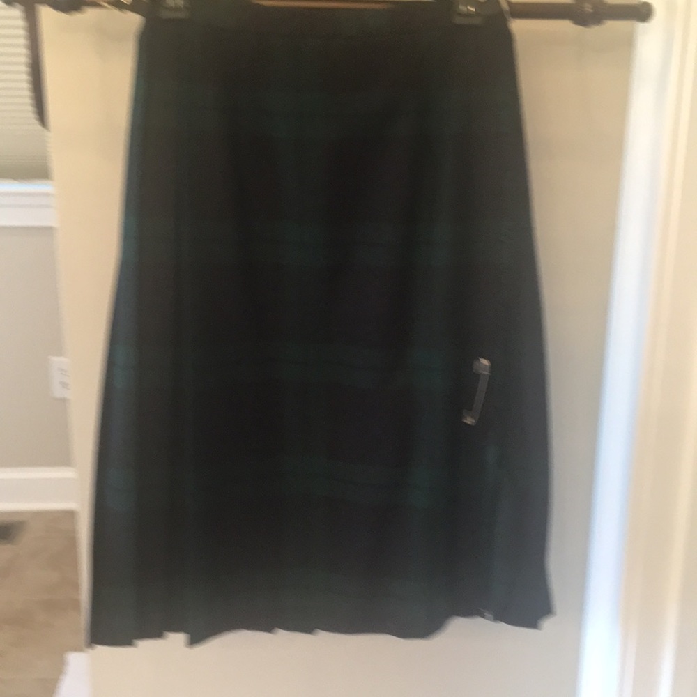 Beautiful plaid skirt. Made in Ireland 🇮🇪